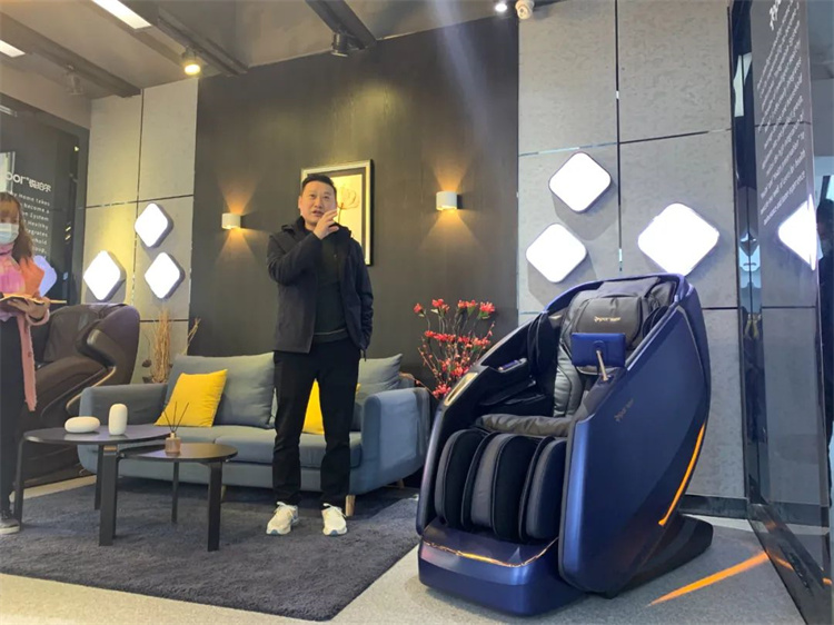 耀世娱乐体育集团旗下品牌—锐珀尔举行新款4D穴感总裁按摩椅S500内训会