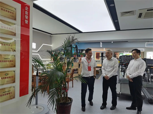 临沂市政府王映海副市长一行莅临耀世娱乐体育集团济南省体旗舰店