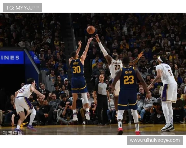 NBA赛场上裁判中断比赛的依据